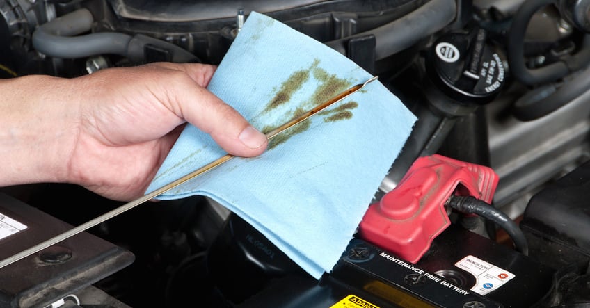 Oil dipstick to check engine oil level